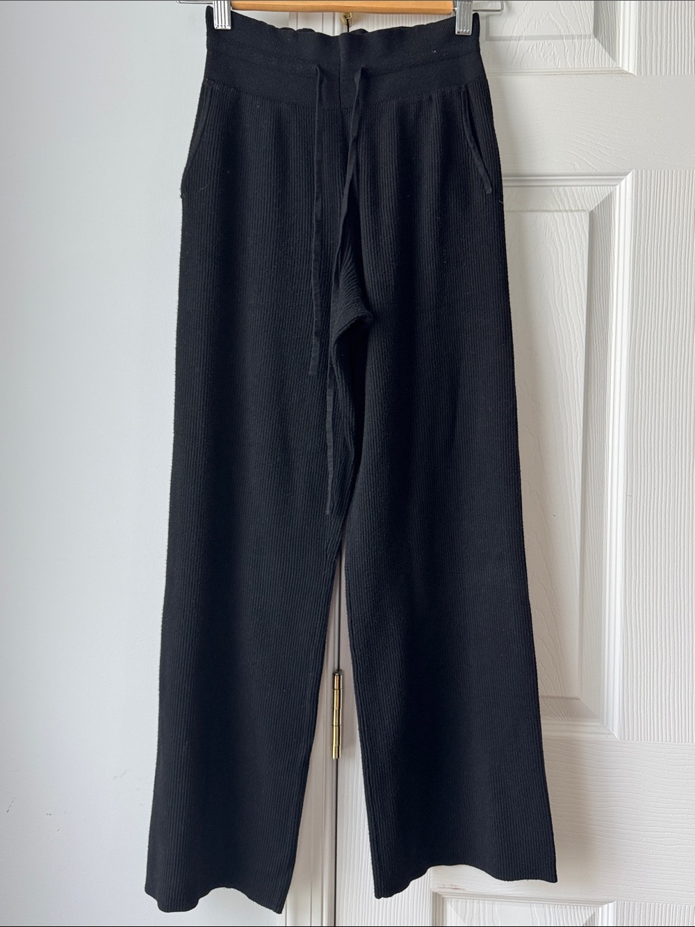 Uniqlo Black Wide-Leg Ribbed Knit Joggers